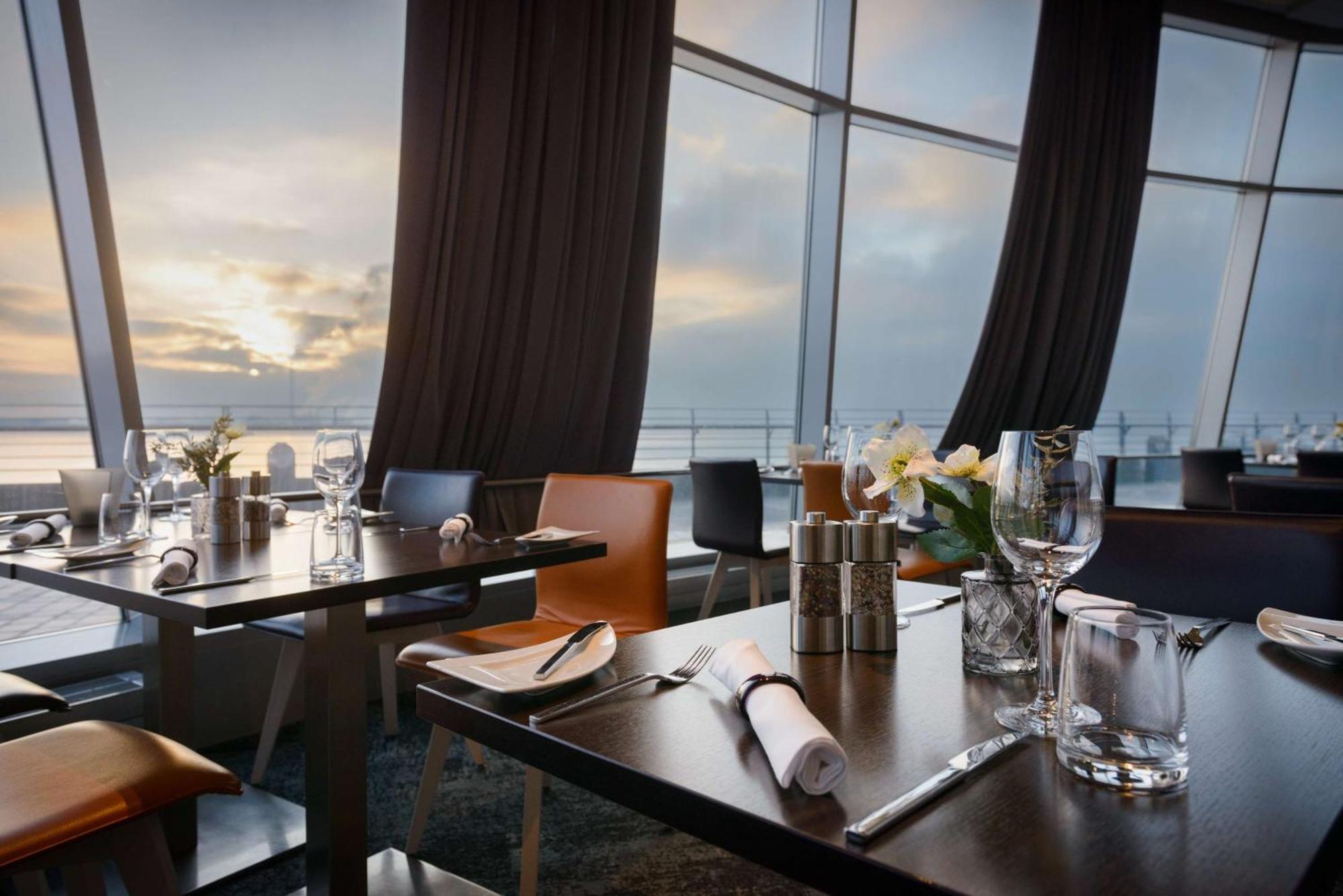 Atlantic Hotel Sail City เบรเมอร์ฮาเฟิน ภายนอก รูปภาพ